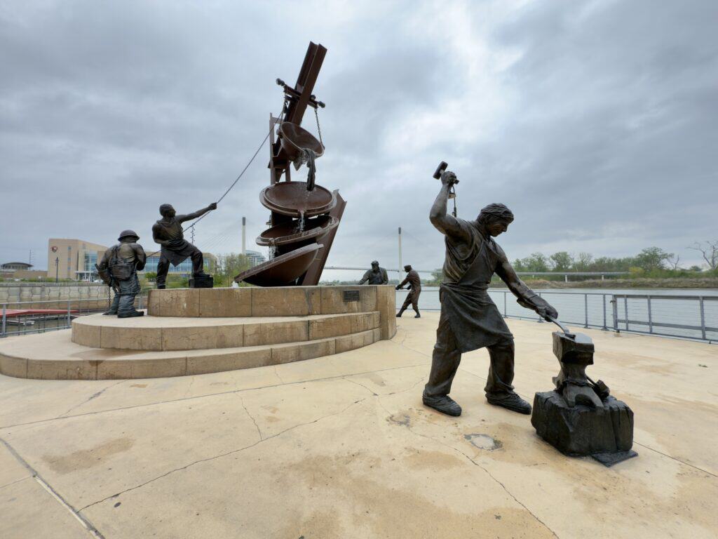 The 30' bronze labor monument honors union workers.